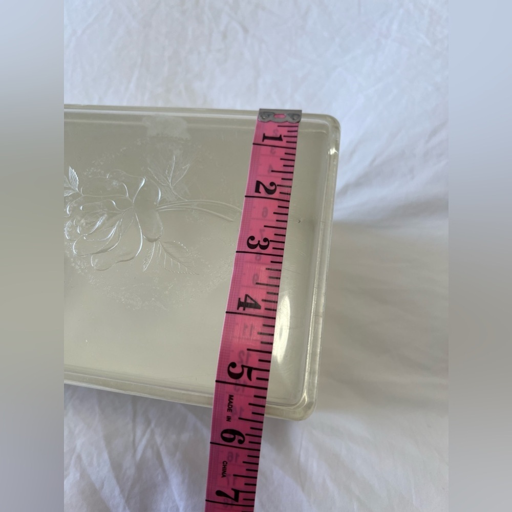 Vintage Wilson Wil-Hold Plastic Storage Box | White Embossed Roses - Picture 8 of 12
